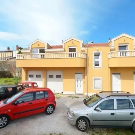 Apartment Bright With Balcony And Private Parking *