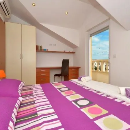 Bright With Balcony And Private Parking Kastela