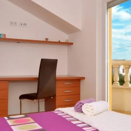 Apartman Bright With Balcony And Private Parking