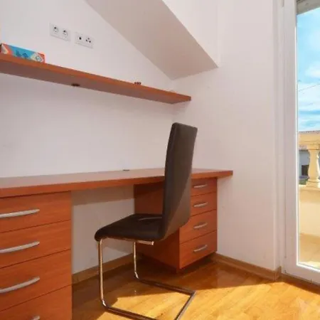Bright With Balcony And Private Parking *